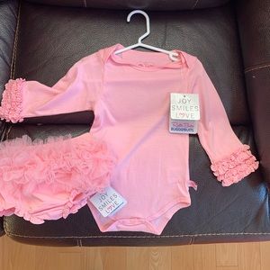 NWT Ruffle butts 2 piece collection